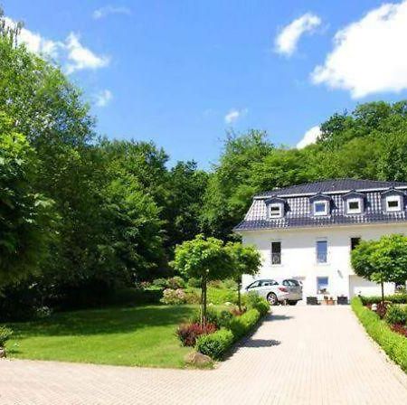 Weisses-Haus-Am-Kurpark-Fewo-Waldblick Кведлинбург Экстерьер фото